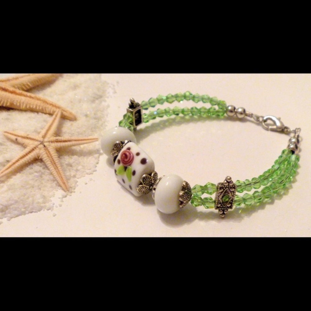 Green Crystal and White Lampwork Beaded Bracelet with Floral Accents